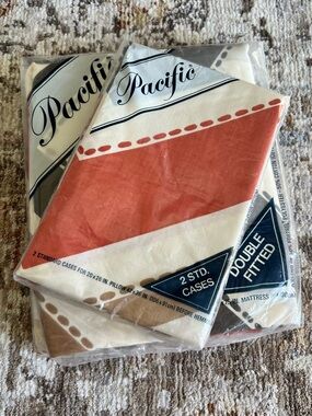 Vintage 70’s Double Bed Fitted Sheet & Standard Pillowcases Chevron Pattern